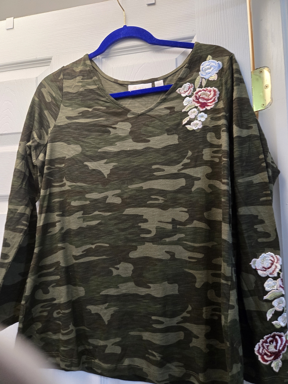 NWOT Belle By Kim Gravel Long Sleeve Camo Top With Rose Embroidered Details
